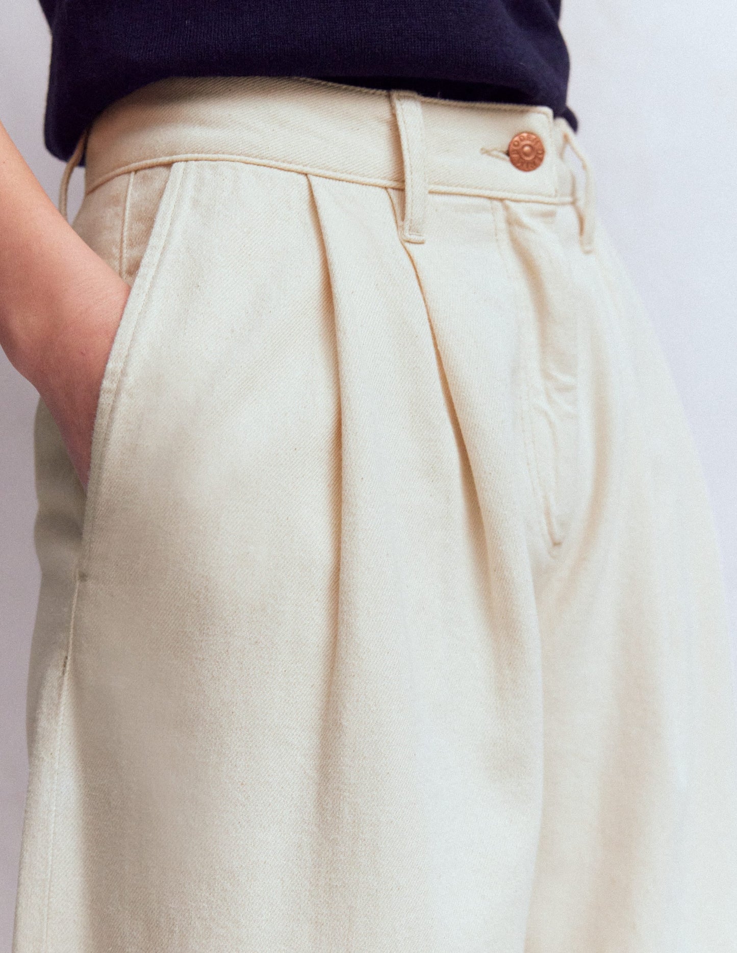 Pleated Wide Leg Jeans-Ecru