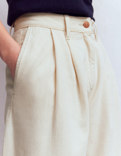 Pleated Wide Leg Jeans-Ecru