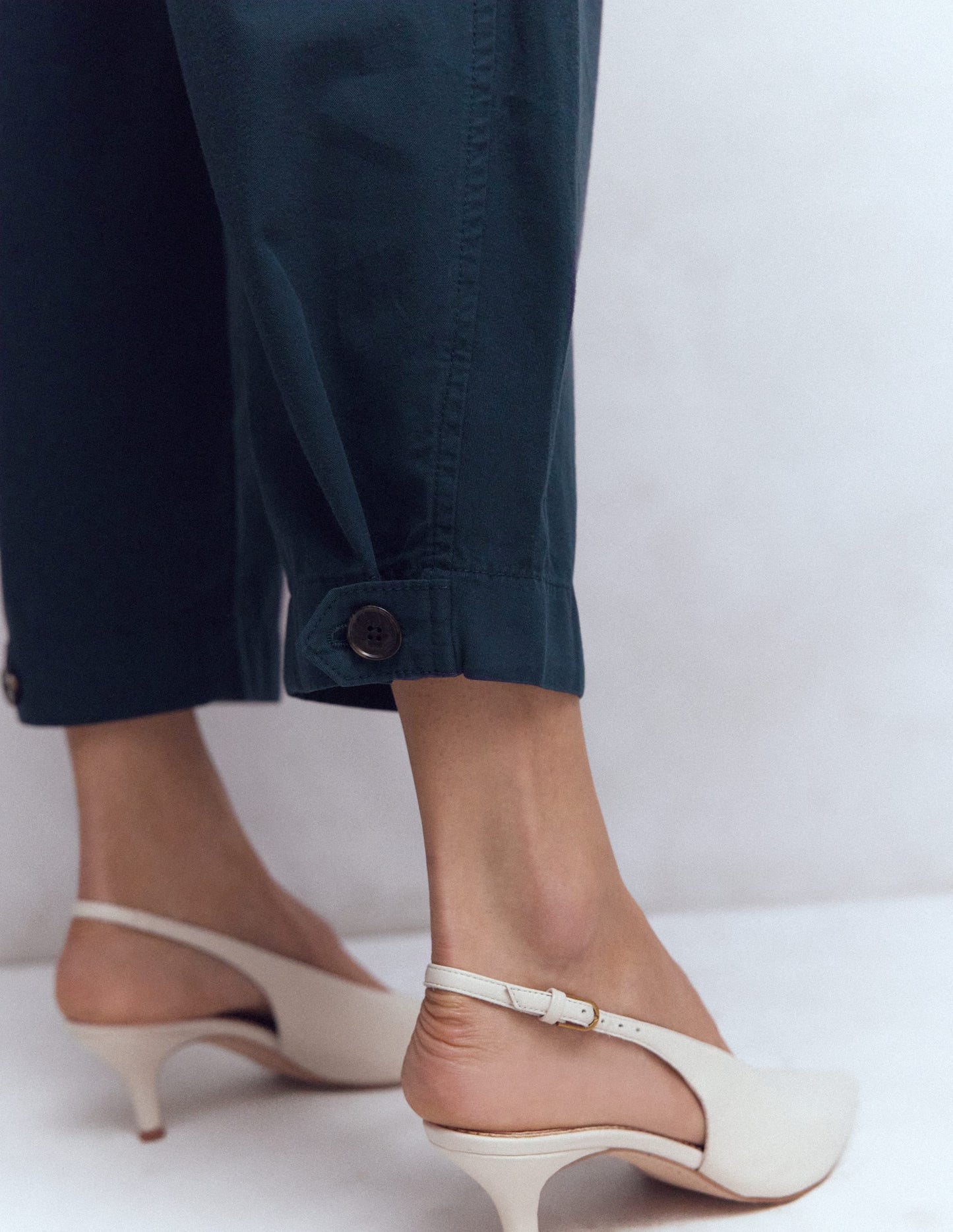 Pleat Barrel Leg Pants-Navy