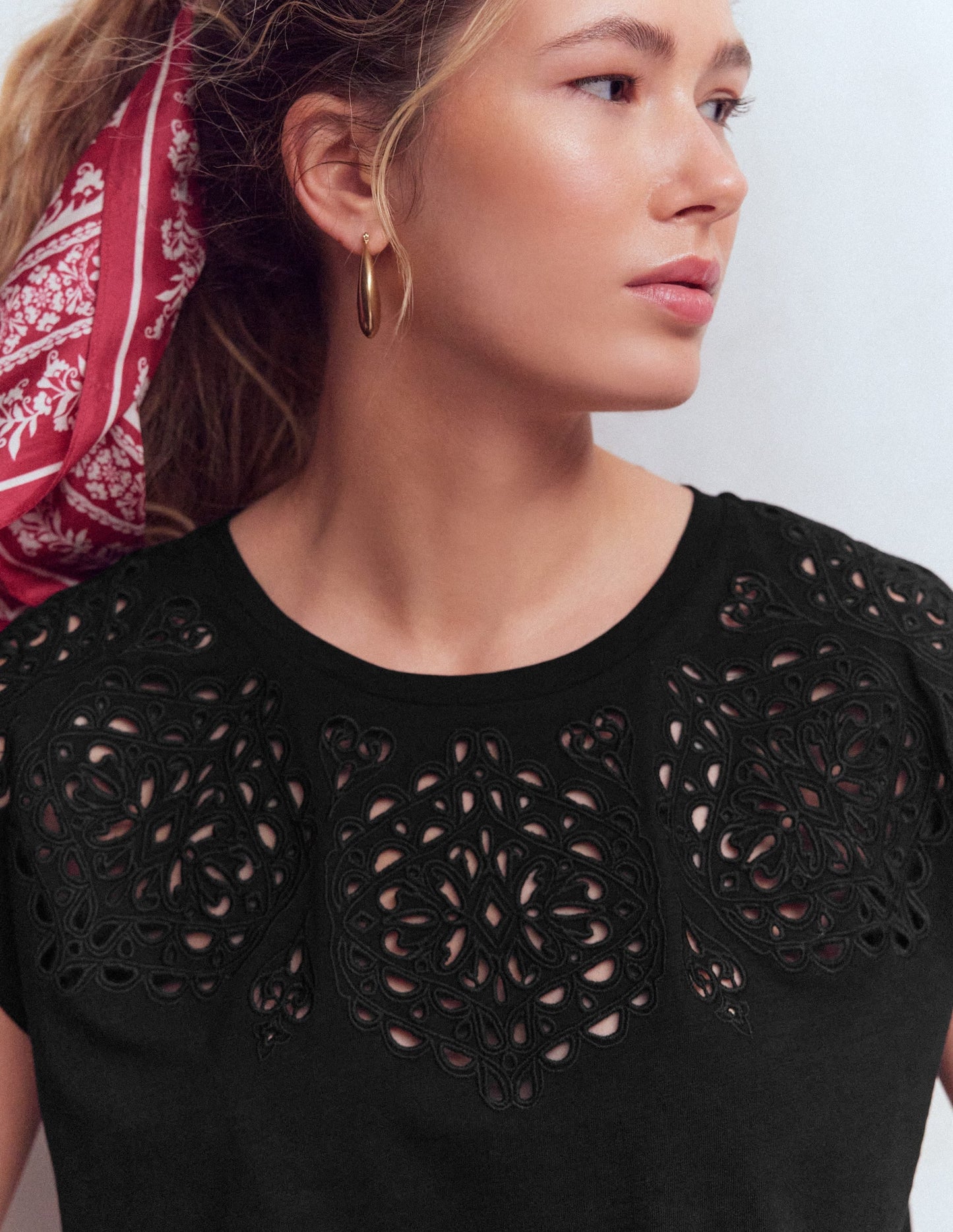 Willow Broderie T-shirt-Black Beauty