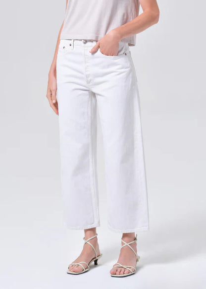 Arc Crop in Chalk White